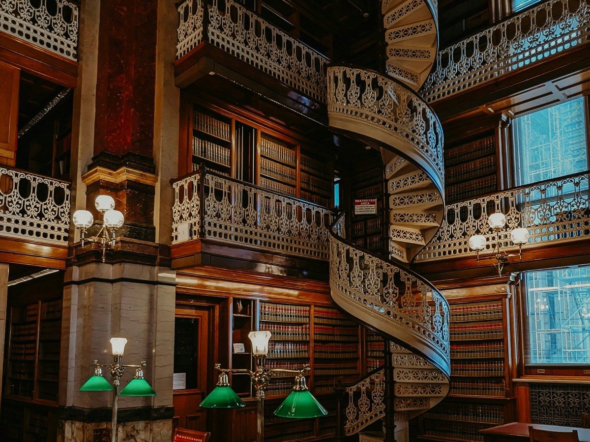 Social Media and Dark Academia&nbsp;Subculture